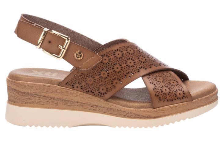 Sandalia cuña XTI modelo 143852 TAUPE