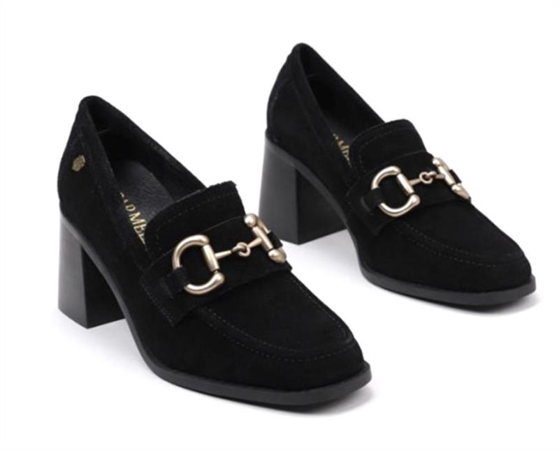 Mocasín CARMELA 161138 Negro.    